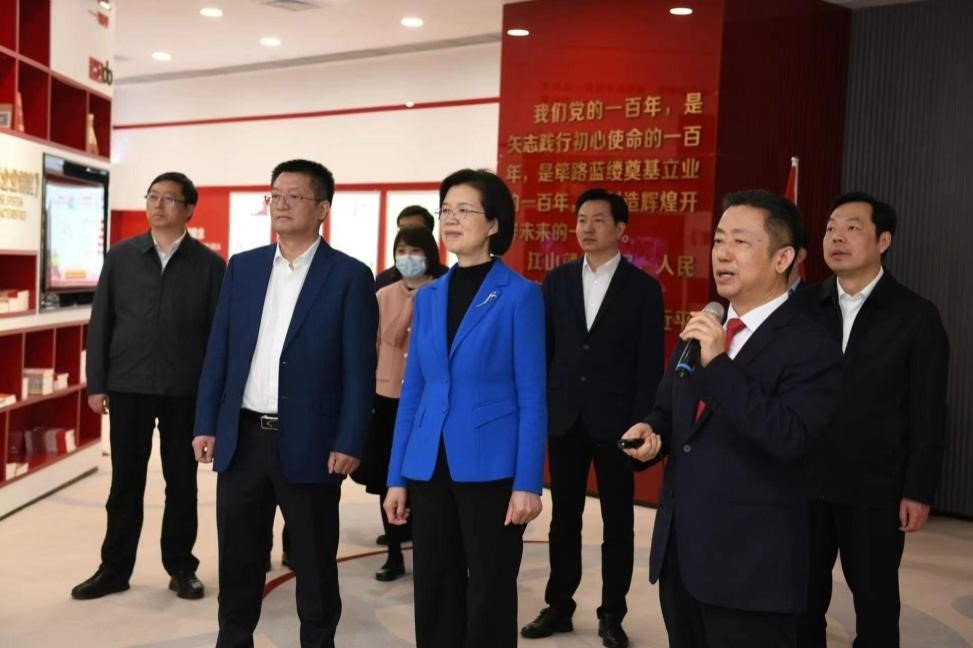 江蘇省委常委、組織部部長(zhǎng)沈瑩調(diào)研紅豆1